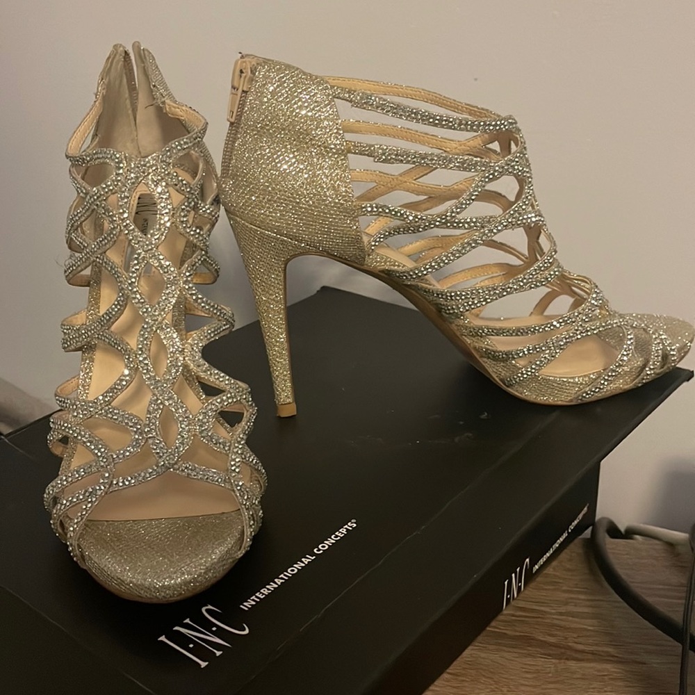 INC Womens Shoe, Sharee 2 gold/champagne size 9.5